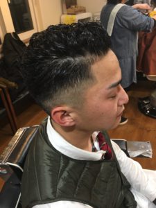 ポマードの特徴を生かした今日のヘアスタイル