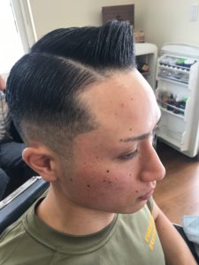 BROSHポマードで仕上げるハードパートヘアスタイル