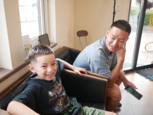 息子と父の親子メンズカット